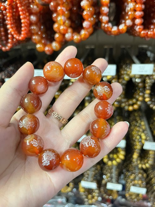 Chuỗi não sen đỏ 16 li 