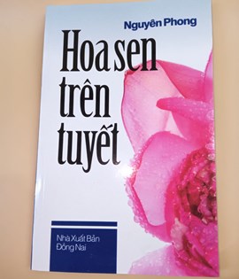 Hoa sen trên tuyết