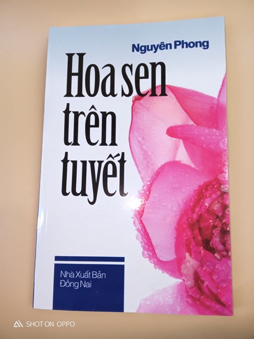 Hoa sen trên tuyết