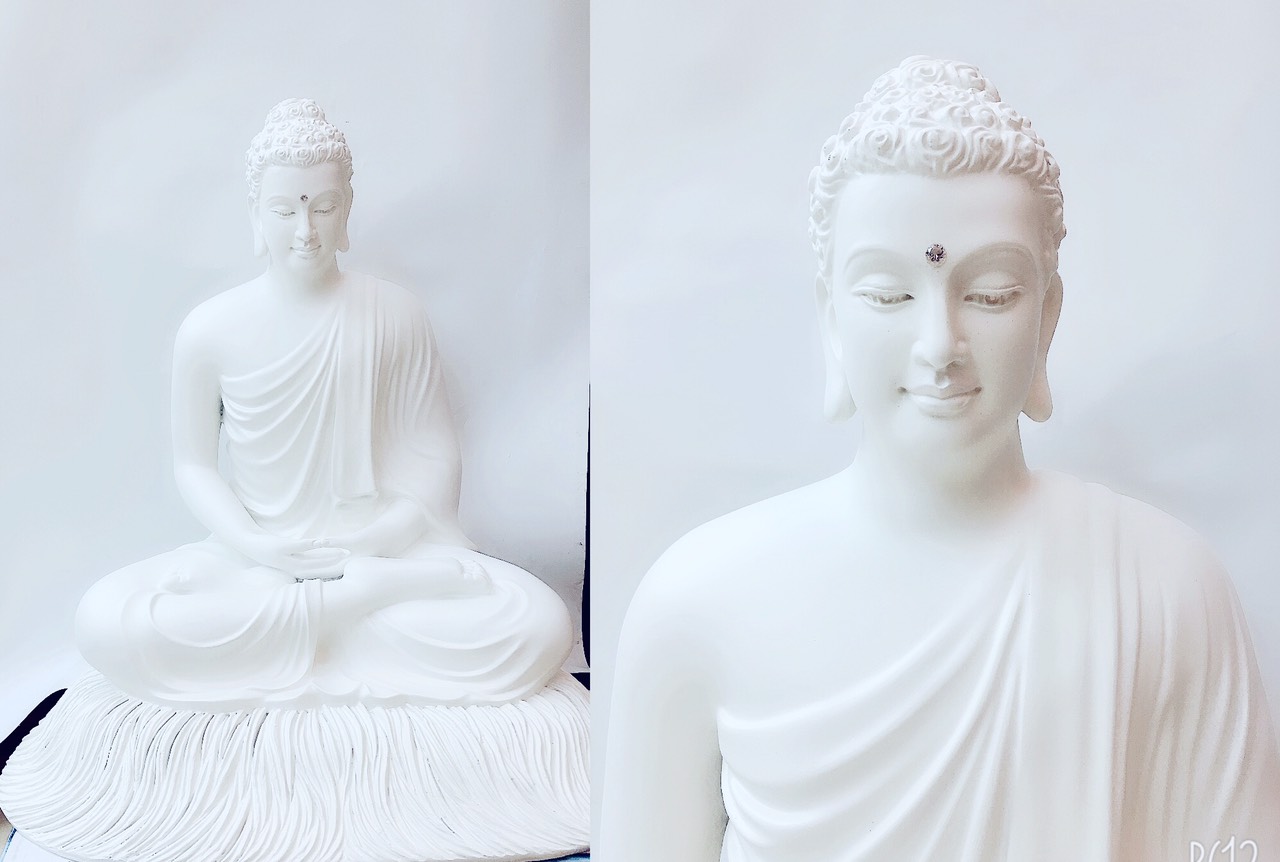 bổn sư ngồi đế cỏ 45cm màu trắng áo hở