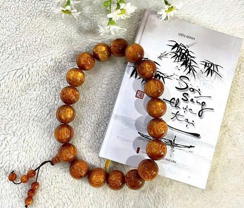 TRÀNG HẠT, VÒNG ĐEO