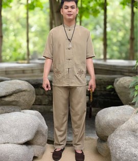 Lãnh Tụ Tay Ngắn