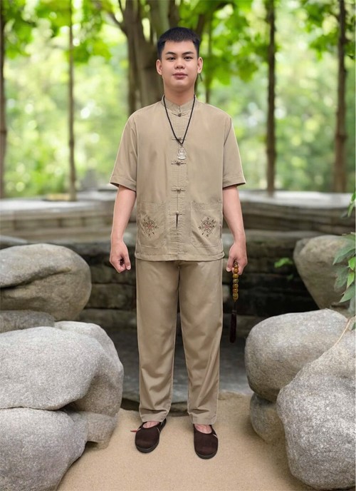 Lãnh Tụ Tay Ngắn