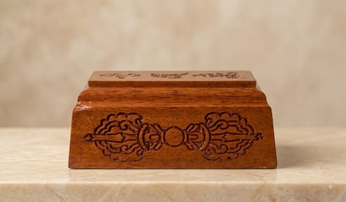 Thủ xích gỗ hương