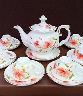 Ấm chén vẽ vàng viền vàng