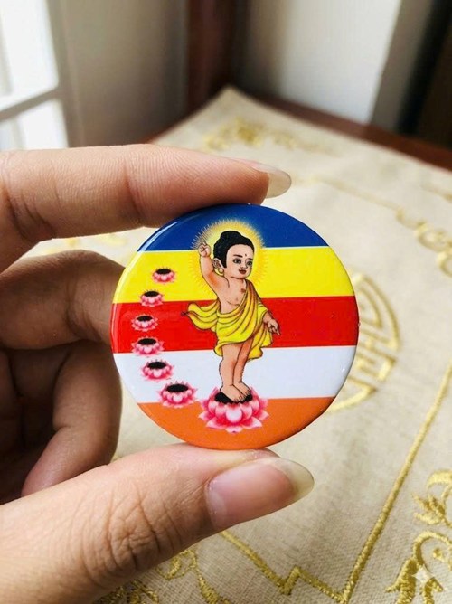 cài áo phật đản cờ tròn
