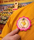 cài áo phật đản hoa