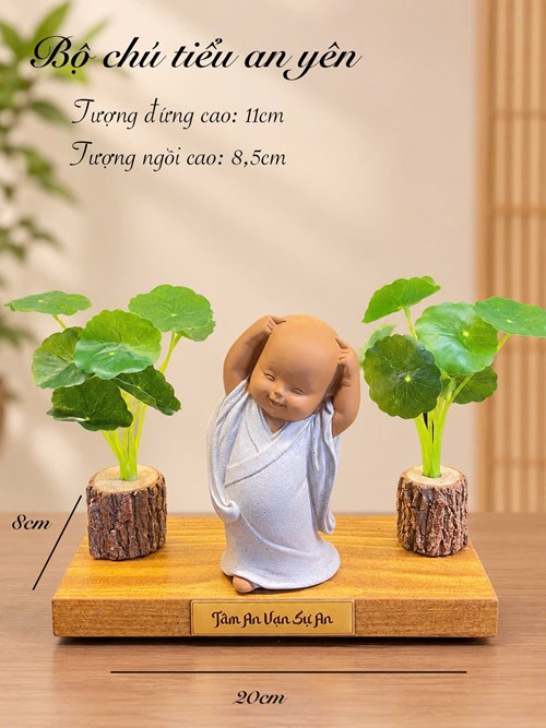 chú tiểu an yên ( đứng ôm đầu)