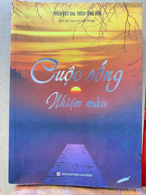 CUỘC SỐNG NHIỆM MÀU