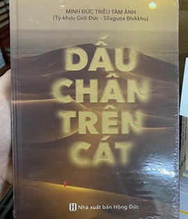Dấu chân trên cát