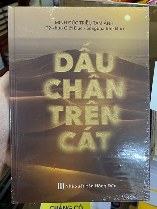 Dấu chân trên cát