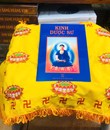 khăn đậy kinh vàng