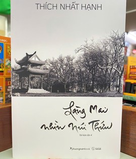 làng Mai nhìn núi thứu