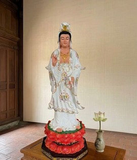 quan âm đứng 1m2