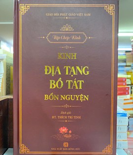 Vở chép kinh Địa Tạng chữ mờ