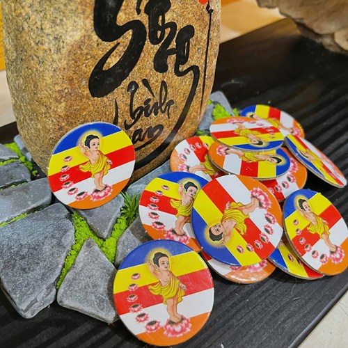 Cài Áo Phật Đản Cờ Tròn